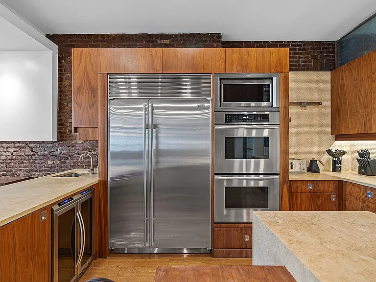 10 E 14th St #6 — Photo 17