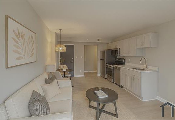 4th image of 1953 19th Pl SE #103