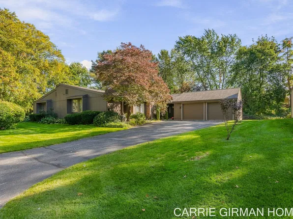 838 Brook Village Ct, Holland, MI 49423