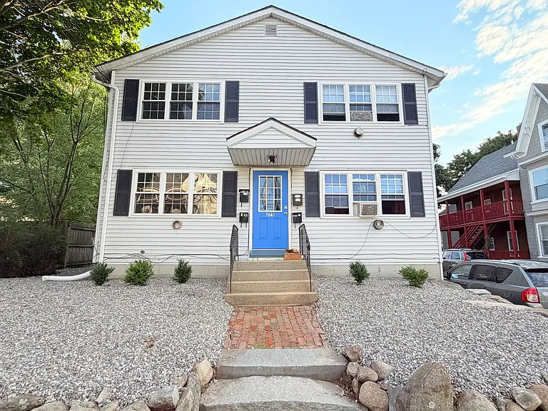 275 Massabesic St — Photo 1