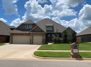 2828 SE 10th St, Moore, OK 73160