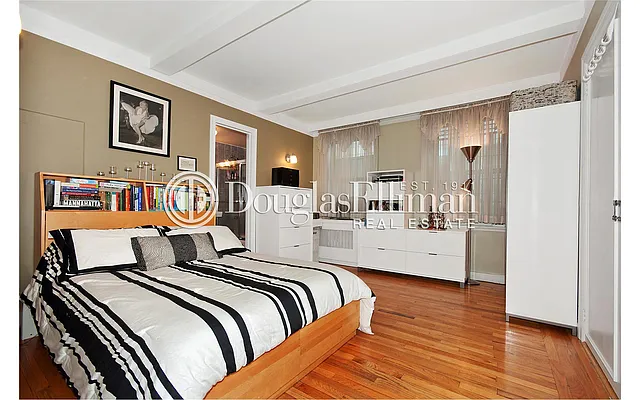 Rented by Douglas Elliman | media 27