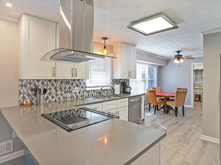 752 Mountainbrooke Cir — Photo 17