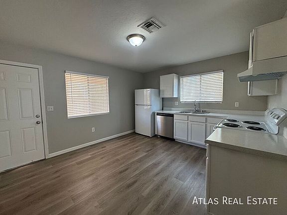 3rd image of 506 N Iroquois Ave APT 2