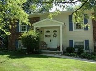 884 Torino Dr, Ballwin, MO 63021