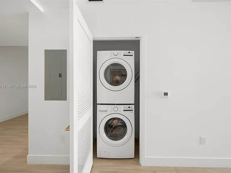 90 NE 32nd St #203 — Photo 22