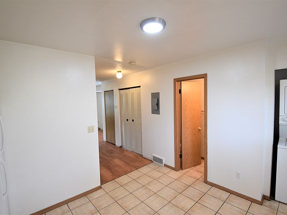 3rd image of 2927 Broadway St APT 4