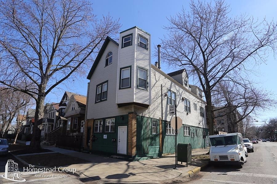 1st image of 1847 W Melrose St #Two_f