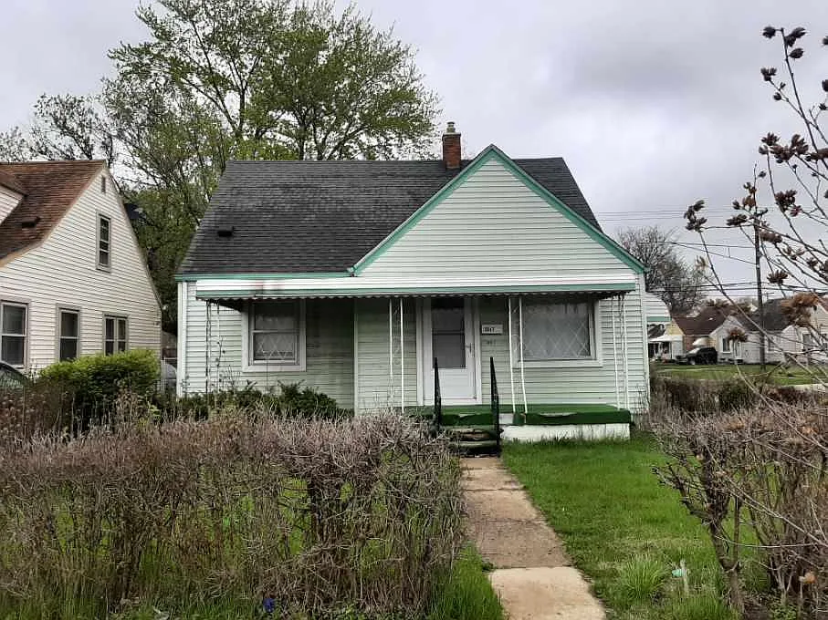 3 bed, 873 sqft, $1,300 — Photo 1