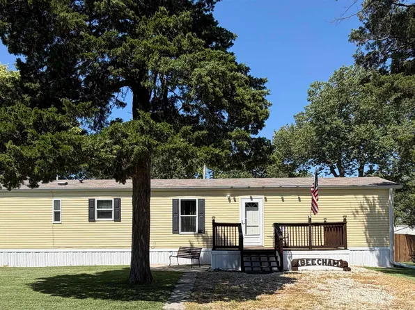 312 N Cedar St, Hope, KS 67451