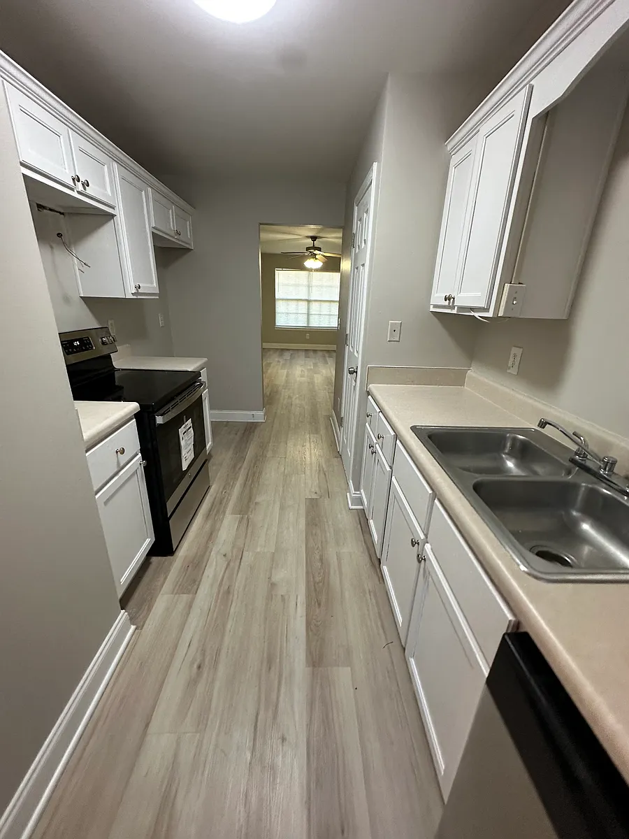 Building Photo - 500 Stonehaven Cir #501