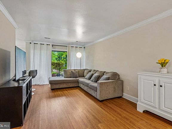 4th image of 11256 Chestnut Grove Sq