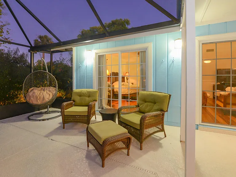 4051 NE Breakwater Dr — Photo 27