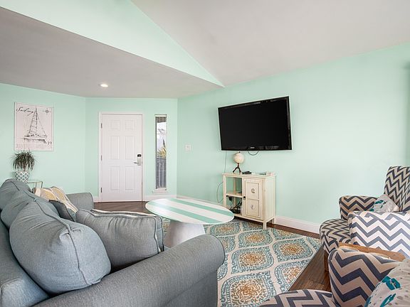 3rd image of 705 Gulf Shore Dr Unit 102