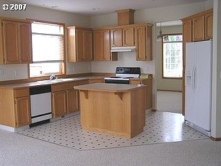 4th image of 18404 NE 30th St
