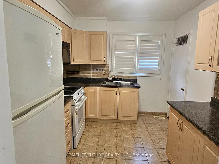 61 Hollyhedge Dr — Photo 7