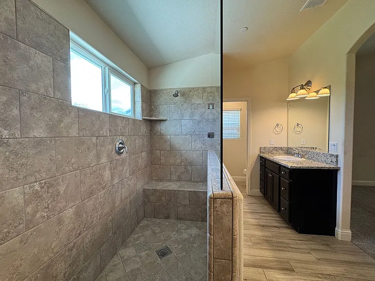 391 W Maclure Ave — Photo 12