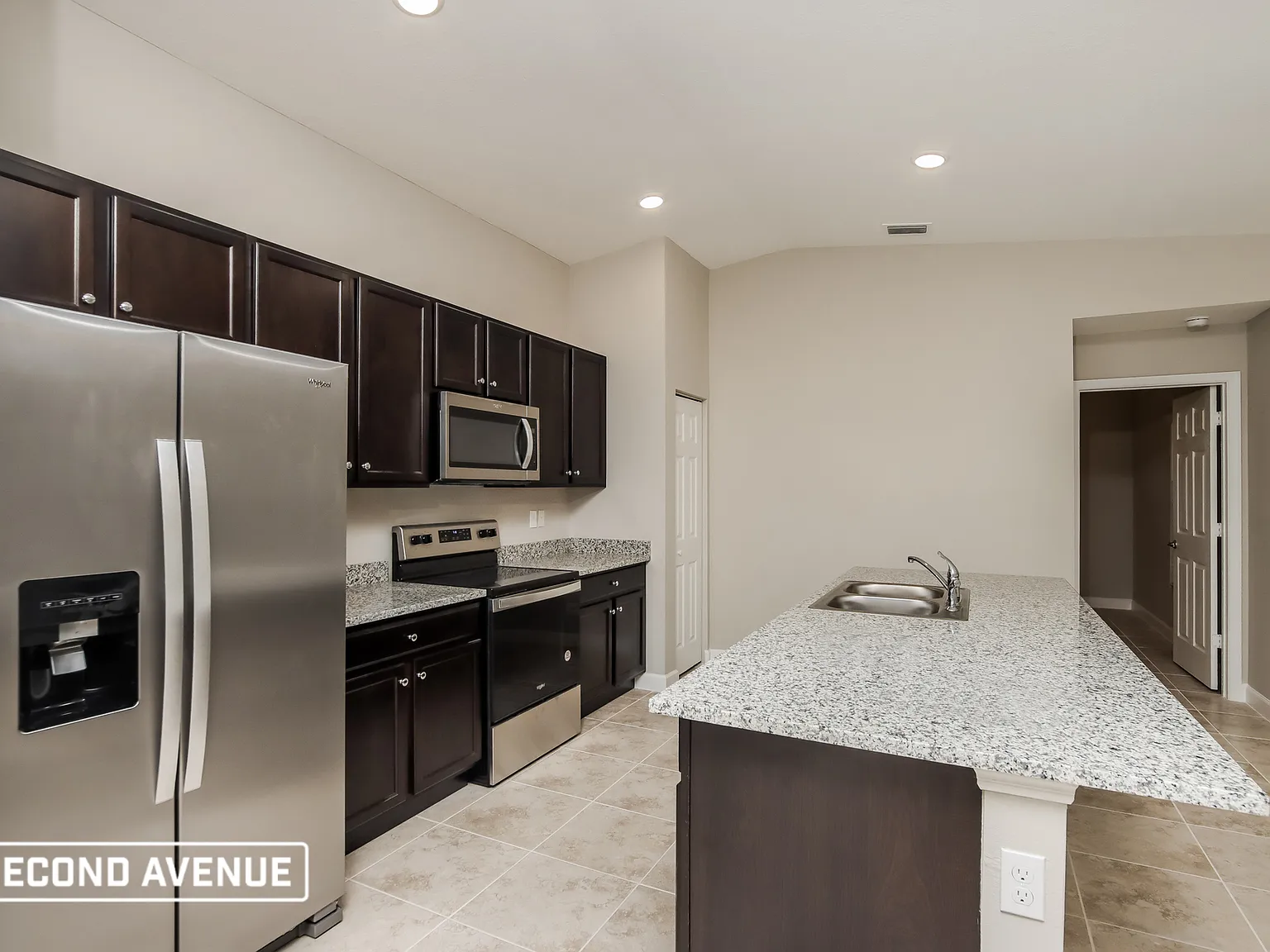 4 bed, 2.0 bath, 1833 sqft, $1,850 — Photo 3