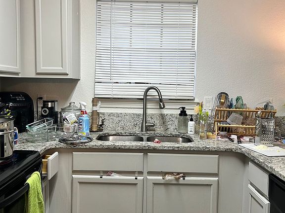 2nd image of 688 W Sycamore St