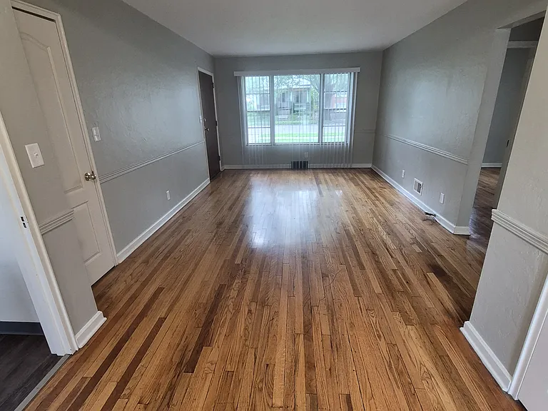 2516 A St — Photo 2
