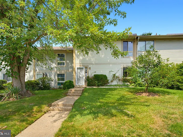 744 Cordell Way — Photo 1