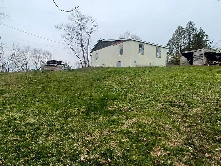 128 1/2 Trump Ave — Photo 2