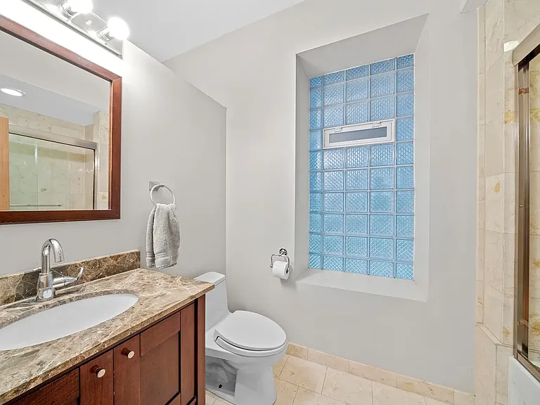 1421 W Augusta Blvd #1F — Photo 12