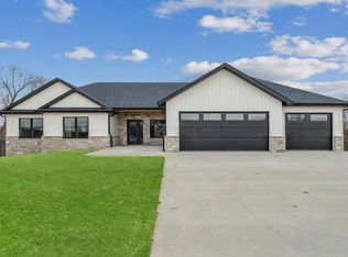 17342 Dayflower St, Dubuque, IA 52001