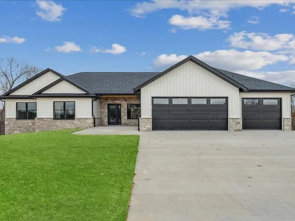 17342 Dayflower St, Dubuque, IA 52001