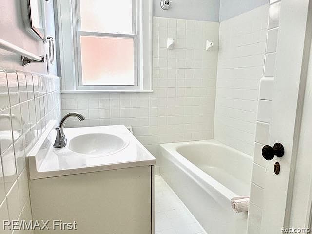 544 Laprairie St, photo 11