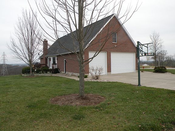 view of 3.5 car garage