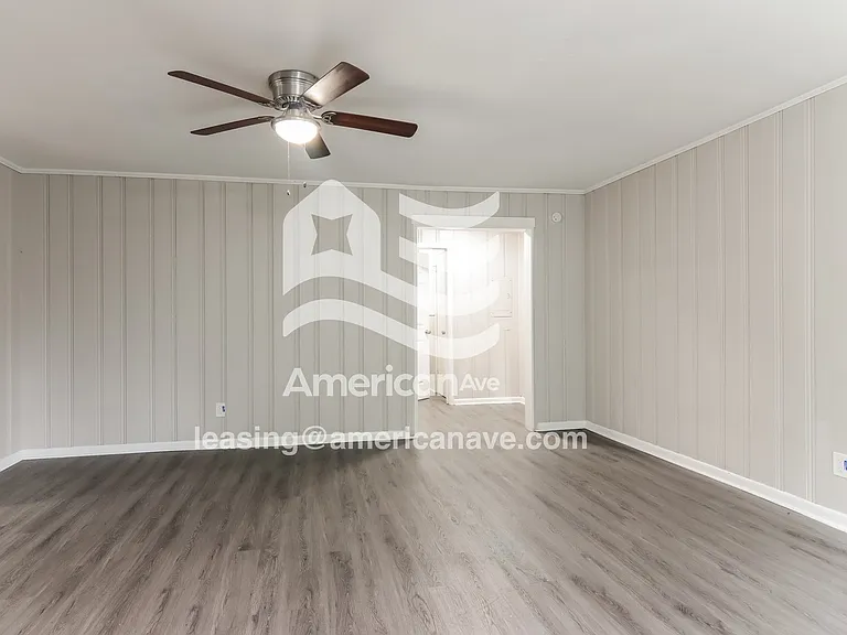 1363271_005_living_room_14159805.jpg