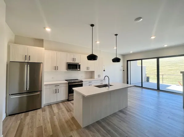 3010 Fieldhouse Cir, Manhattan, KS