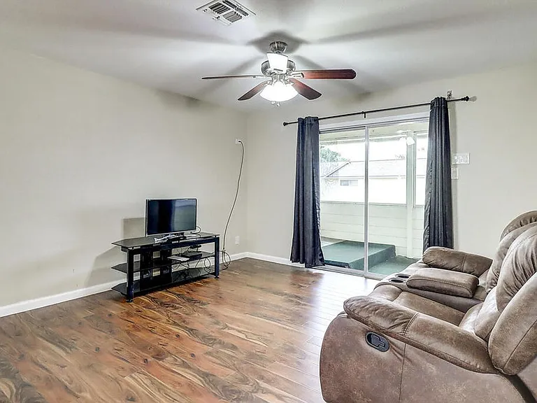 1011 Ennis Joslin 234 — Photo 14