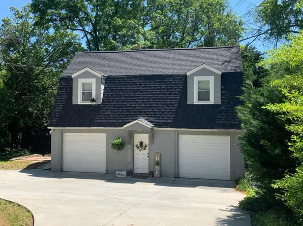 208 E Faris Rd, Greenville, SC 29605