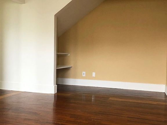 5th image of 1054 E Main St #8583911