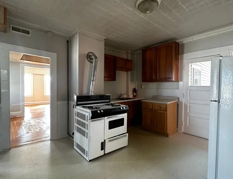 57 Walnut St #1-A — Photo 4