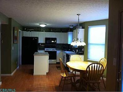5th image of 76 Lantern Chase Dr