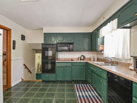3rd image of 1043 W Ohio St