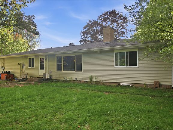 3rd image of 216 17th Street NE