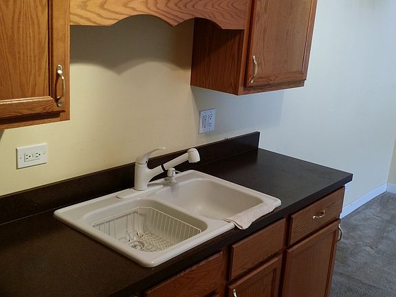 4th image of 16W505 Mockingbird Ln APT 204