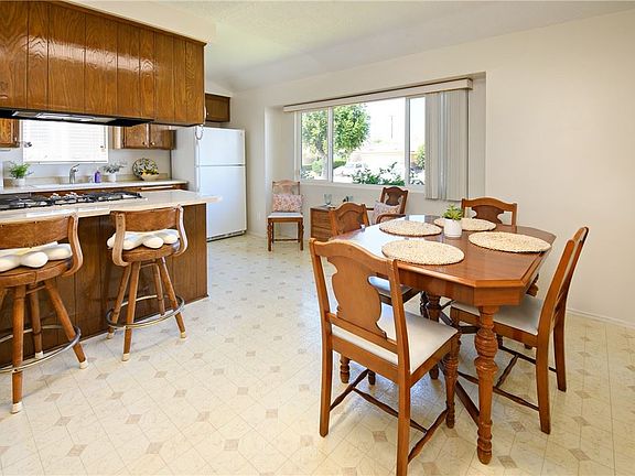 3rd image of 3834 W 181st St