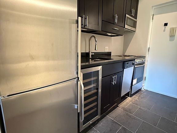 5th image of 239 W 14th St #2A
