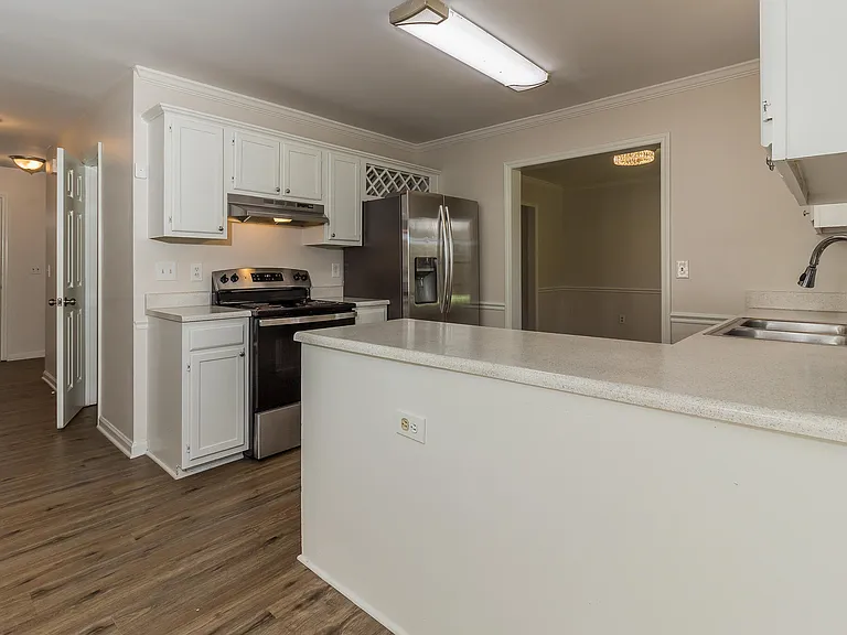 805 Penncross Dr — Photo 12