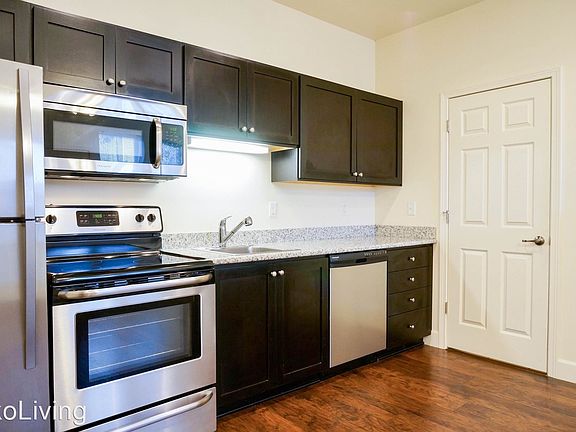 3rd image of 1100 SE Sherman St #111
