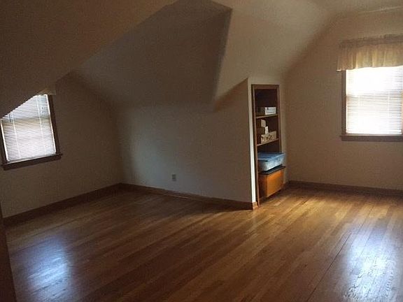 3rd image of 6519 Glencoe Ave