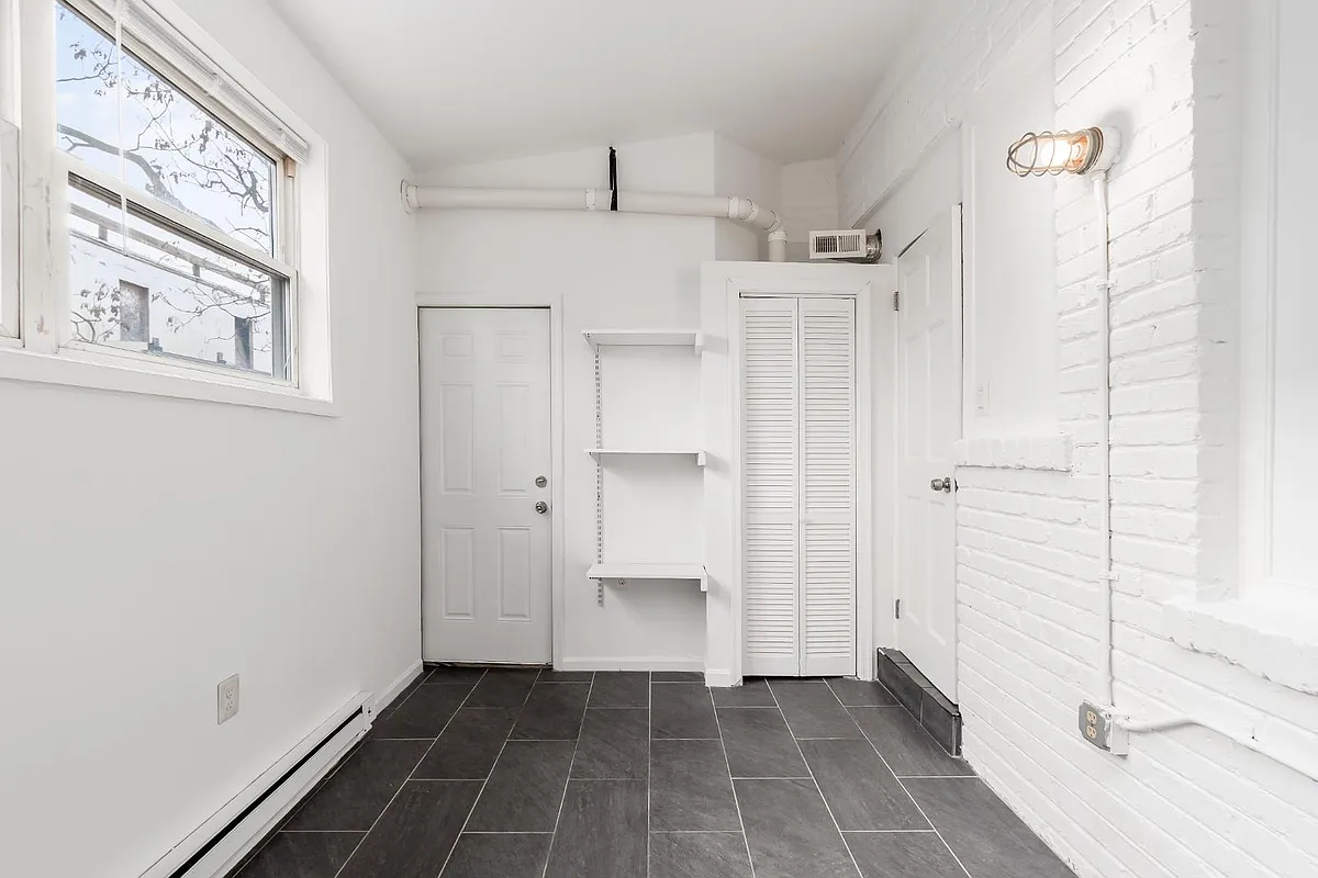 Unit Photo - 1621 F St NE #3