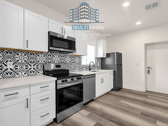 4th image of 1006 E Pasadena Ave #B