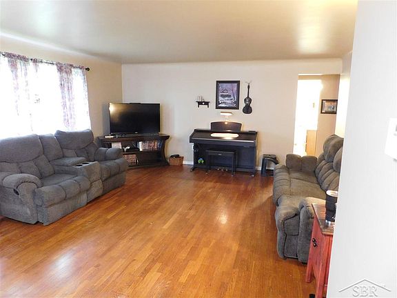 5th image of 3415 Binscarth Ave