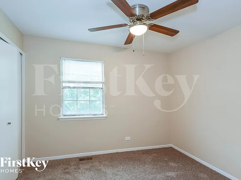 990 Chelsea Ln — Photo 12